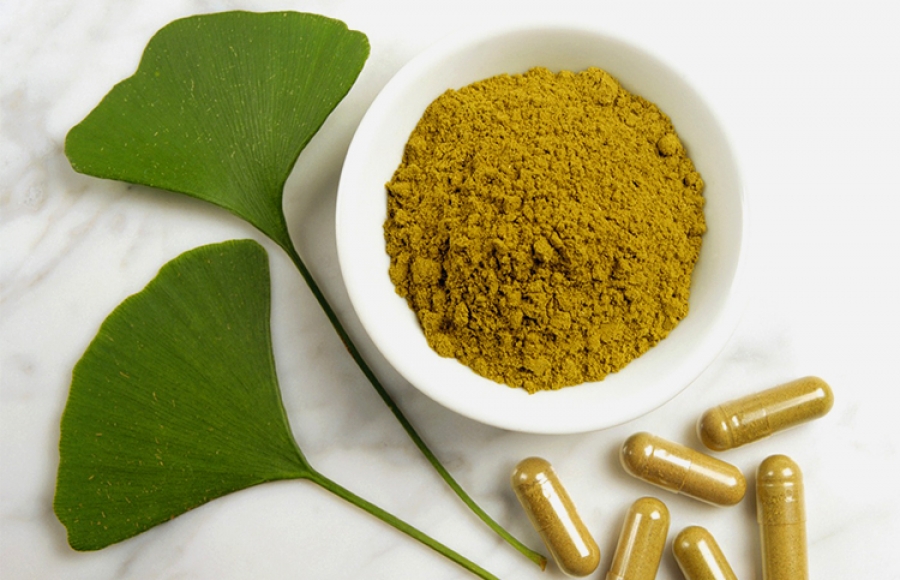 Why do experts recommend using herbal products over other medicines